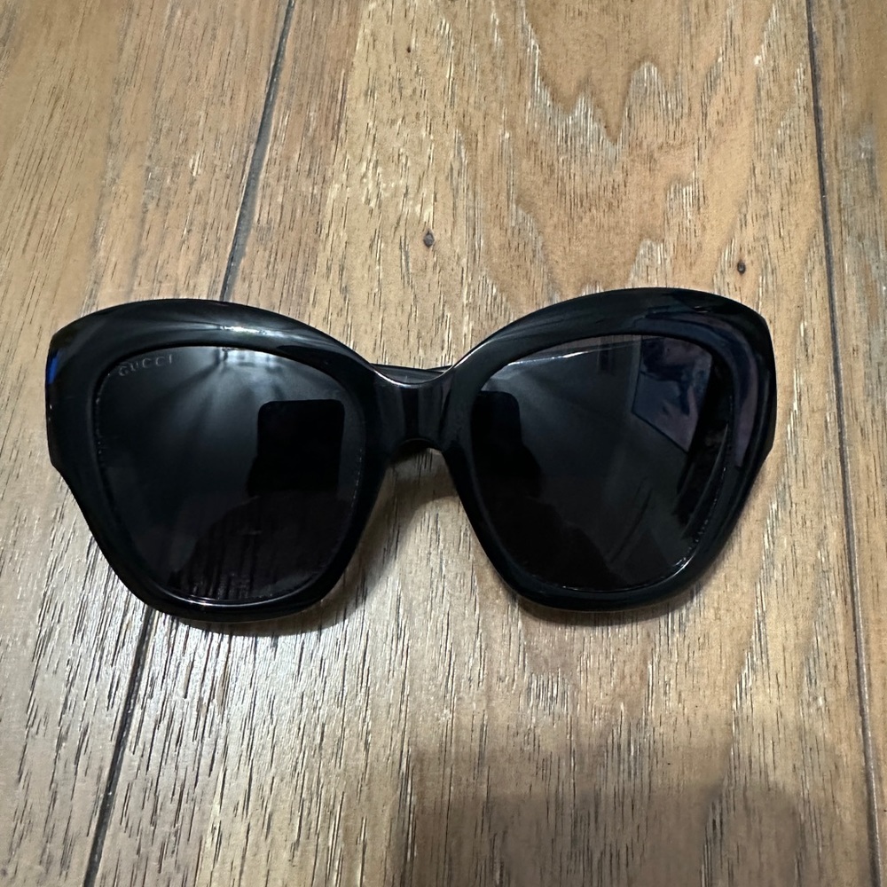 Women’s Gucci Sunglasses - Picture 2 of 4